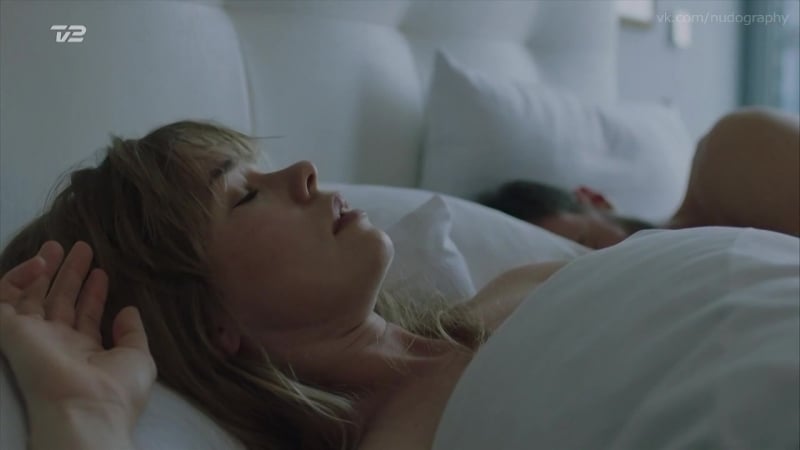 Биргитта йорт сёренсен (birgitte hjort sorensen) голая в сериале "серая зона" (greyzone, 2018) s01e01 e03