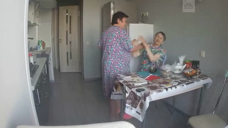 В ельце для ухода за больной старушкой наняли сиделку и предупредили, что в доме установлено видеонаблюдение