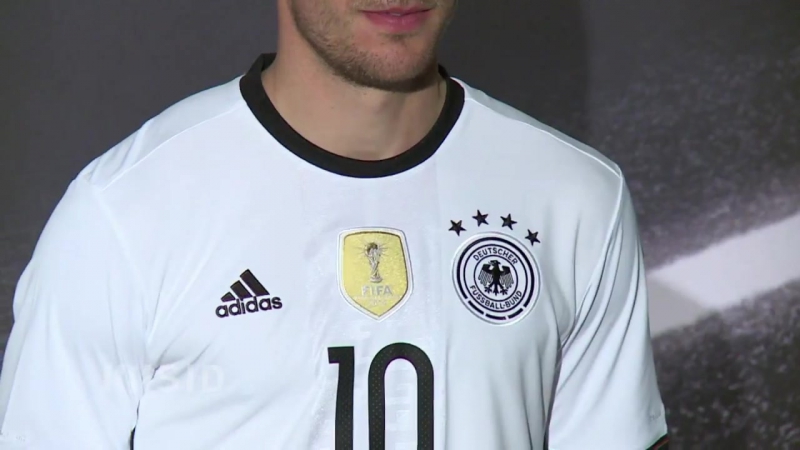 Weltmeister deutschland ganz in weiãÿ zum em titel