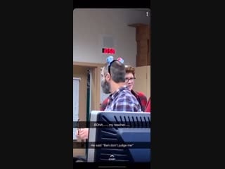 I cant fuckingbrbetaheheh irl sent thjs to me her teacher was wearing a mang headband