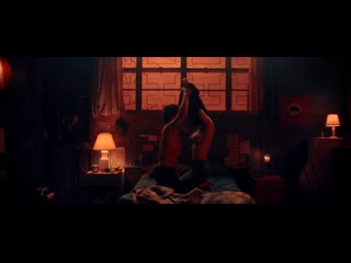 Александра даддарио страсть, любовь и стволы / alexandra daddario die in a gunfight ( 2021 )