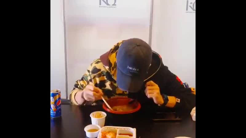 Ateez’s 우영(wooyoung) mentioned swing porn in his live