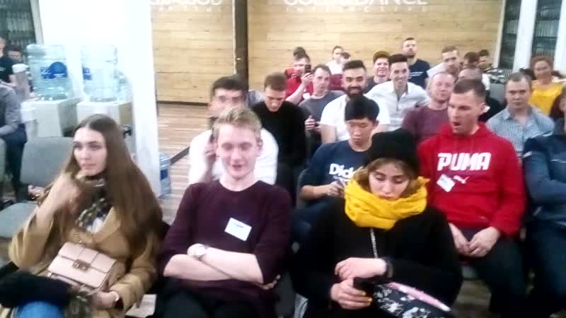 В зал тайком пробрались девушки sex mafia lesley's москва тренинг алекса лесли