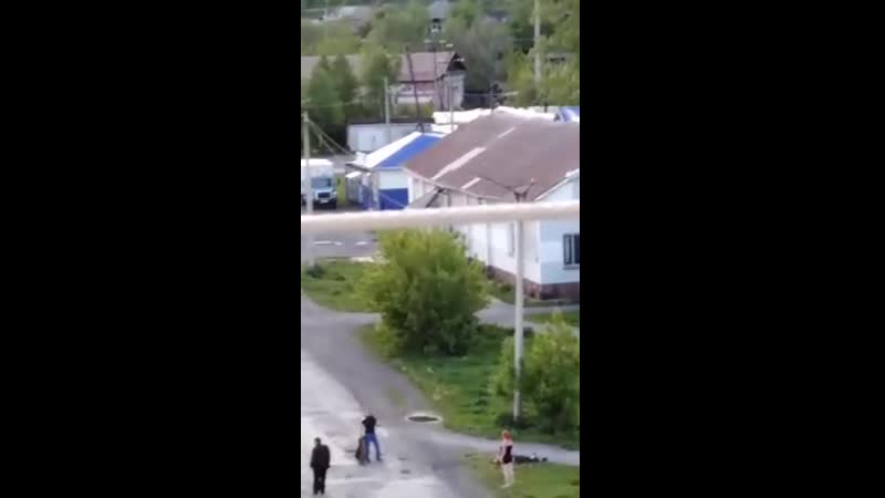 В славном городке абаза в хакасии мужики не скупятся на смачные пи и раздают всем от души