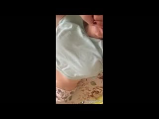 Молодые шлюшки школьницы показывают сиськи в