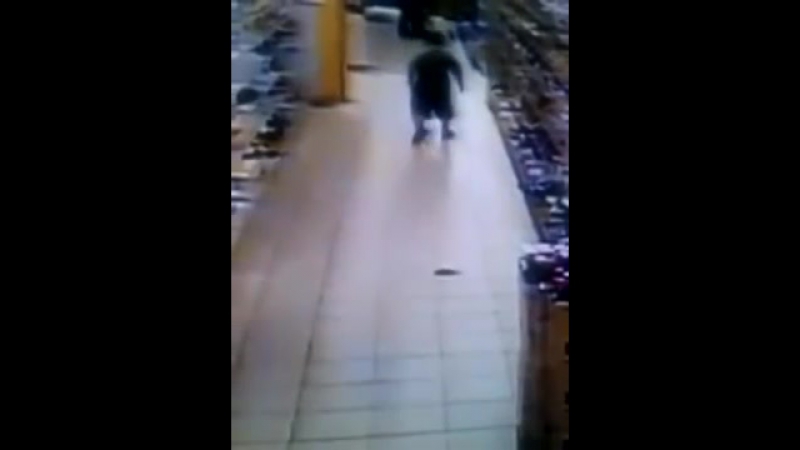 Мелкий засранец подложил мину в супер маркет