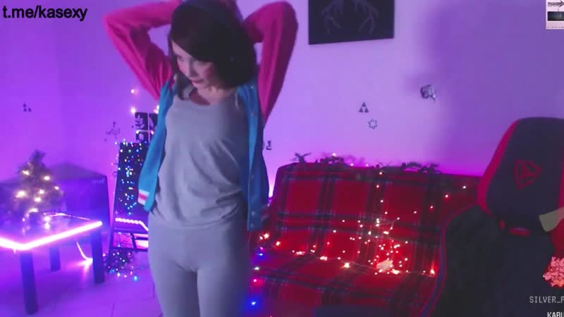 Свети porn video – Карина засветила пельмень верблюжью лампку на стриме письку без трусиках в ласинах свети голой пиздой молодая стримерша