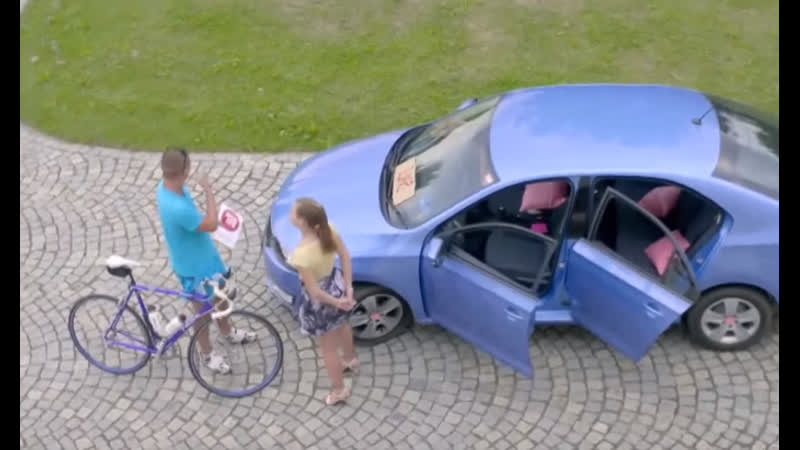 Две подруги заманили мужика на продаже автомобиля, чтоб хорошенько с ним развлечься )