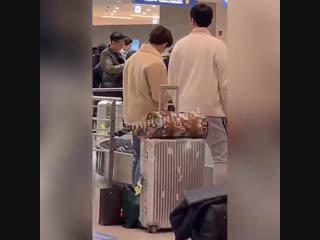 Exo suho @weareoneexo 190226 suho my friend told me that she’ll take a picture of jm for me and as she did