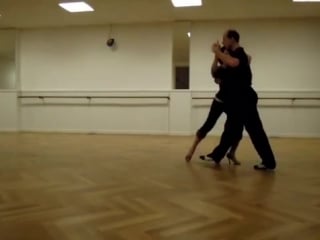 Salida, caminada adelante exterior y resolución