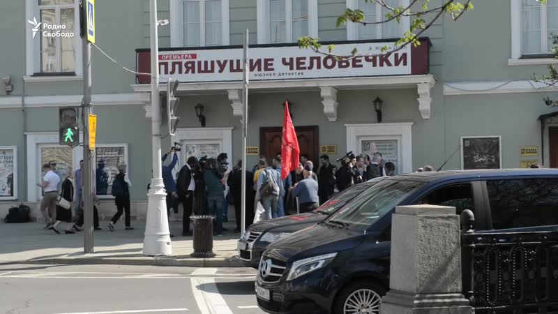 Нод и serb пикетируют школьников репортаж