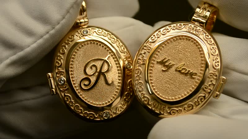 Парные именные медальоны под фото на заказ из красного золота с бриллиантами и гравироой