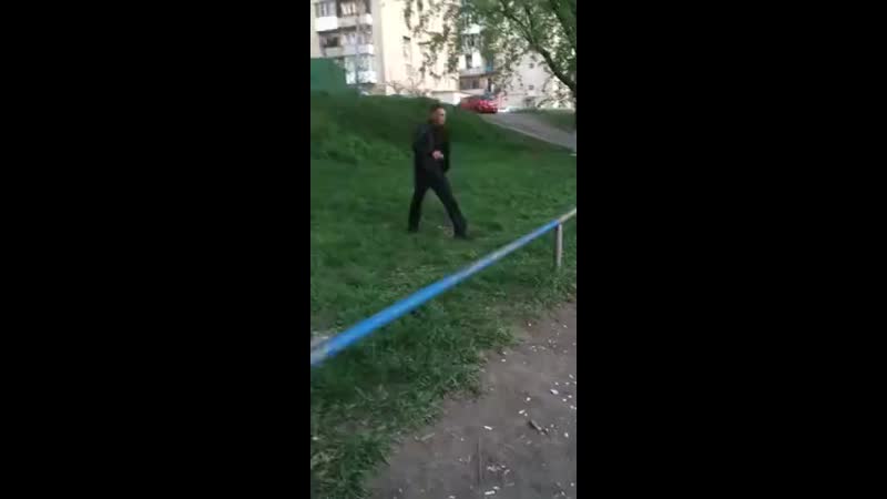 Мужик откинулся и вернулся в родной двор