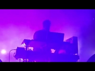 Nicolas jaar live köln, e werk