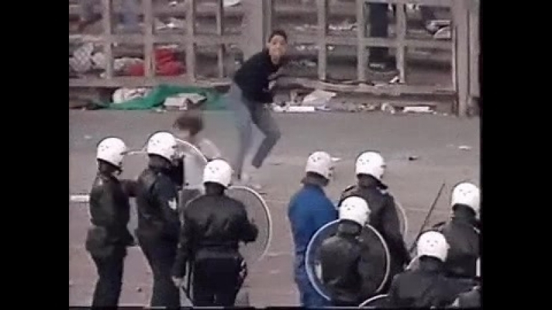 В любых демонстрациях, надо стараться своих не подбить