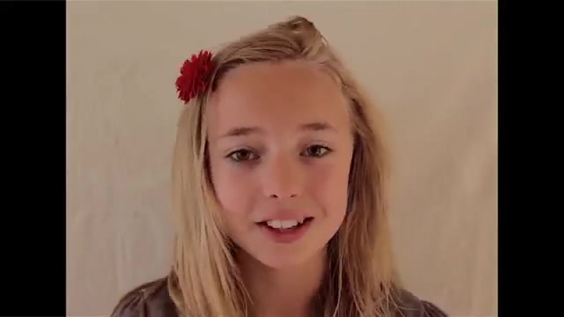Экспериментатор отец снимал дочь каждую неделю в течение 18 лет