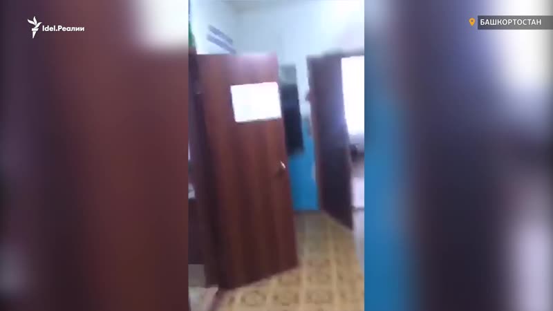 Чиновник обматерил мужчину за вопрос о дорогах