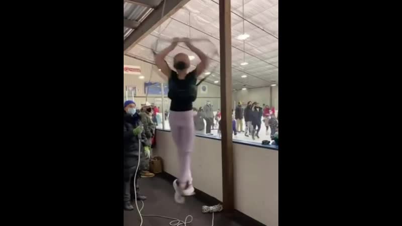 Тренироа фигуристки