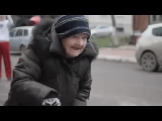 Репер показал член бабушке