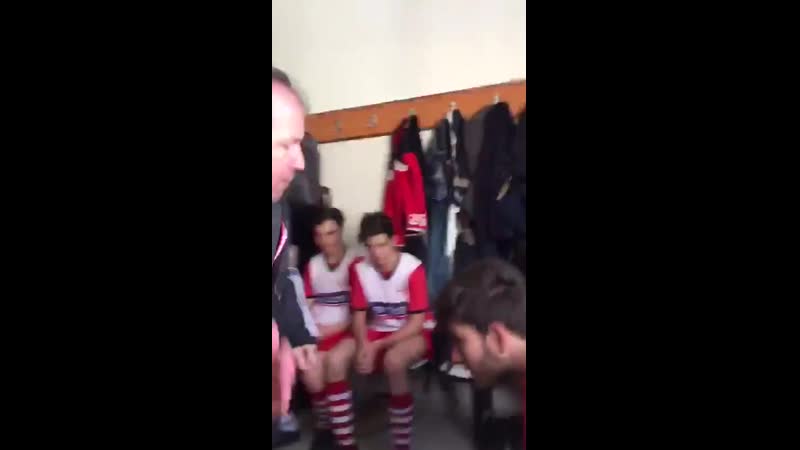 Дал п**ды в раздевалке