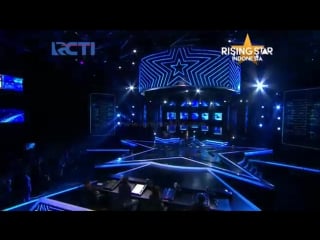 Shane filan beautiful in white (live)