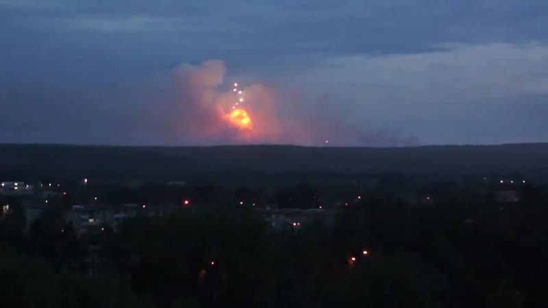 Вибухи боєприпасів на складі в росії не припиняються, із потенційної зони ураження в радіусі 20 км вже евакуйовано 16,5 тисяч ос