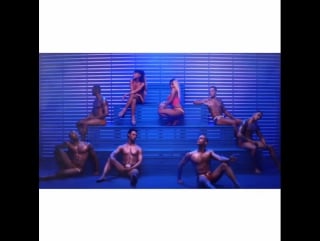 Ariana grande "#sidetoside video feat @nickiminaj will debut tonight after the #vmas ♡ 🚲"