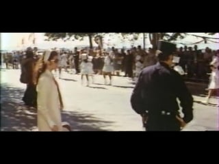 Дама в автомобиле в очках и с ружьем the lady in the car with glasses and a gun (1970)