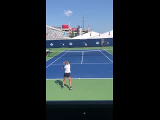 Vika azarenka practicing at @rogerscup sunday morning hi 👋🏼 @vika7 so nice to see you again