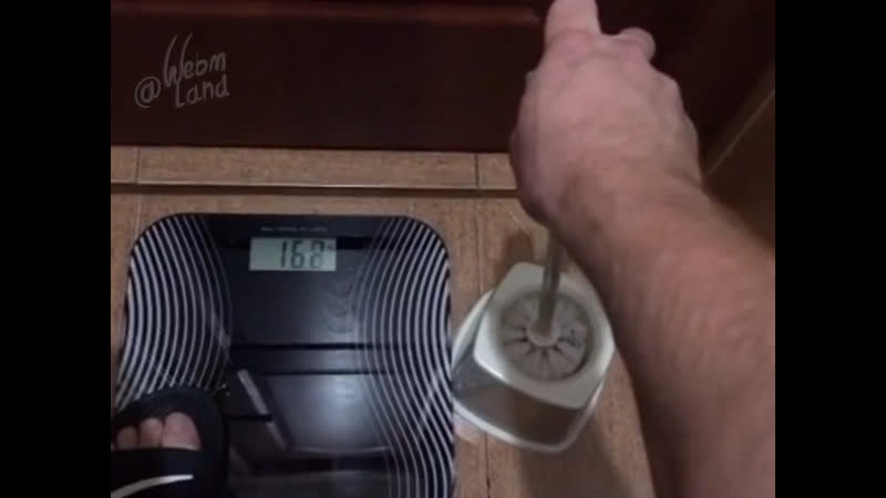 Дал газу в туалете