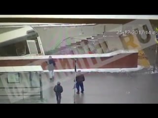 Автобус в москве заехал в метро