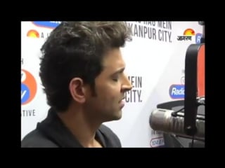 Ритик поет!!