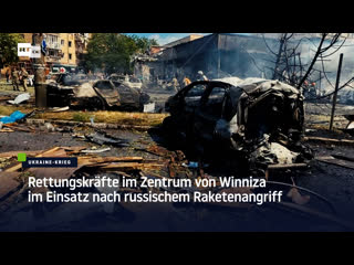 Rettungskräfte im zentrum von winniza im einsatz nach russischem raketenangriff