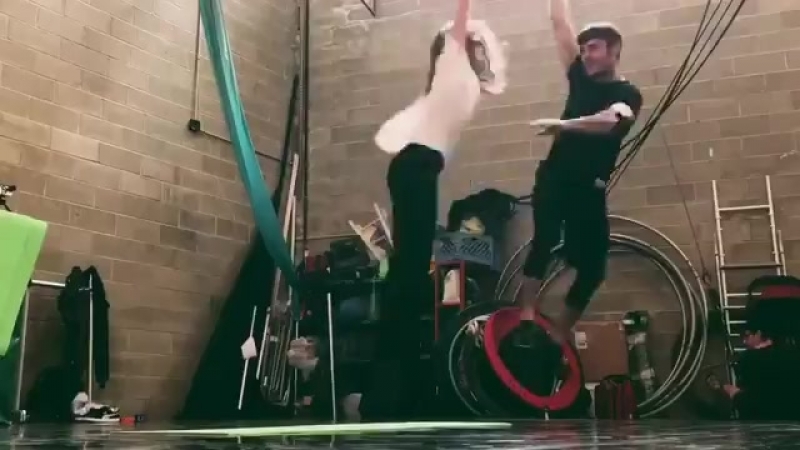 Zendaya в твиттере «the making of rewrite💫 reminiscing a little … »