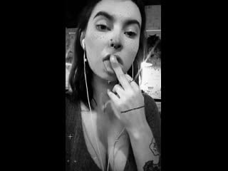 Дашь попробовать дерзкой юлие реш свой пальчик / твои блогерши