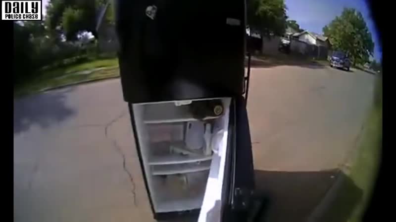 В оклахоме(сша) нигга стащил полный холодильник