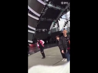 [fancam] 161230 zhejiang tv 2017 new year @ lu han