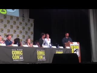 Video bob and eliza entering the fan favorites panel at sdcc2019 via @bellamysradio beliza the100