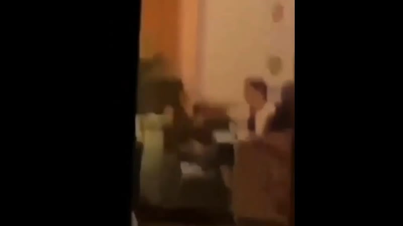 Зендая и том холланд в ресторане