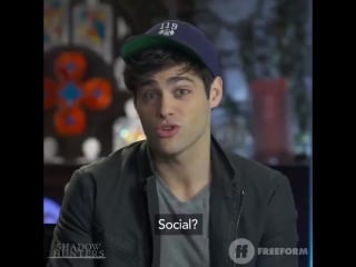 The shadowhunters cast describing lilith shadowhuntersseason3 via @shadowhunterstv mp4