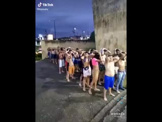 Adolescentes se fodendo por furar a quarentena = tudo lkkkkkkkk