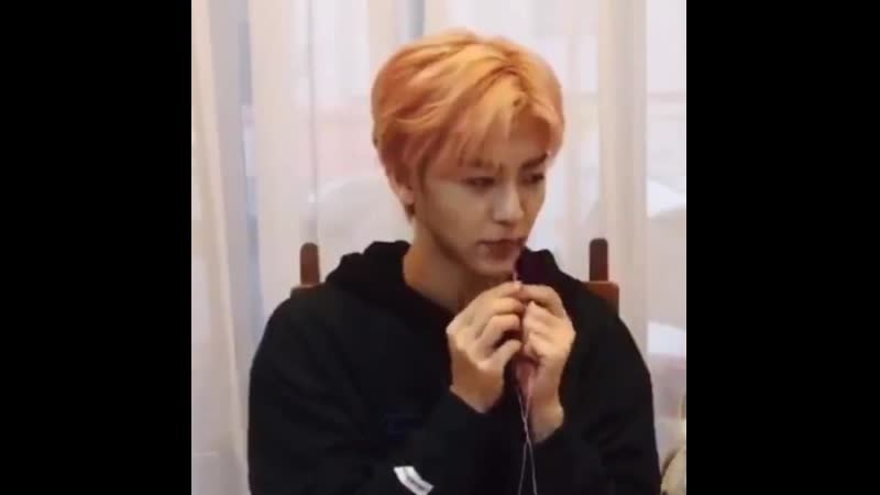 Jaemin sucked on the thread to make it easier and jeno's reaction