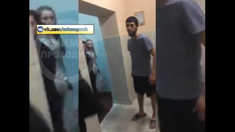 Буйные соседи избили жителя дома за замечание не тусоваться в ночное время в подъезде москва