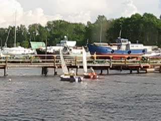 Элементы синхронного хождения под музыку + танцы на причале