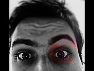 Парень мочит трусики