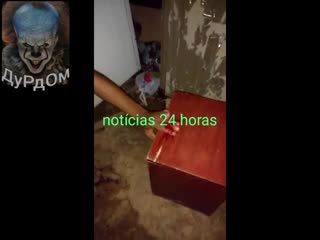 Жестоко наказывают пойманного воришку mp4