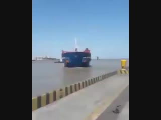 A ship collided with a berth in the port of bacola colombia see what happ ( 765 x 612 ) mp4