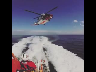 Treinamento de resgate helicopter helicopter by @rnli ・・・ wishing our friends at hm coastguar ( 640 x 640 ) mp4