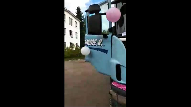 Вот так муж дальнобойщик встретил жену с дочкой из роддома в сафоново