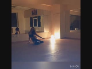 Красивый танец от красивой девушки